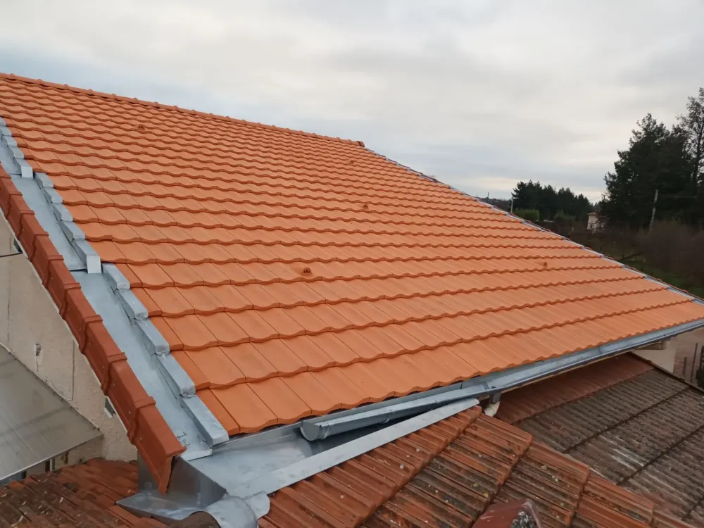 Remplacement de tuiles à Cordelle